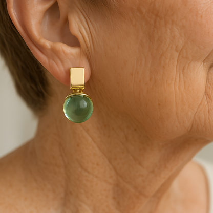 Vintage earrings with green crystal in gold