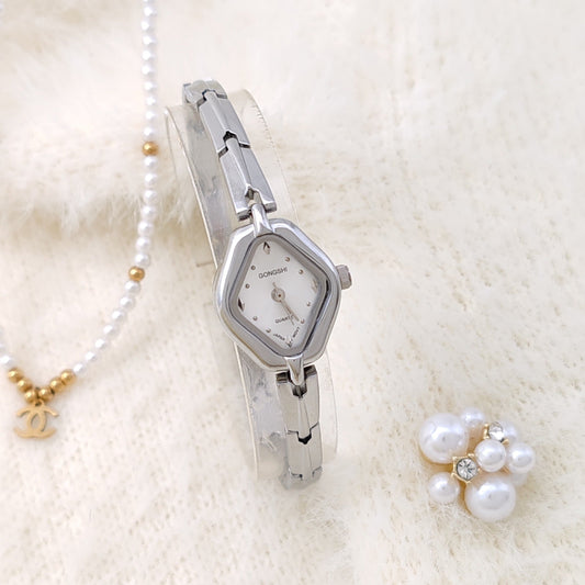 Elegant Diamond Bracelet Watch For Timeless Women Style