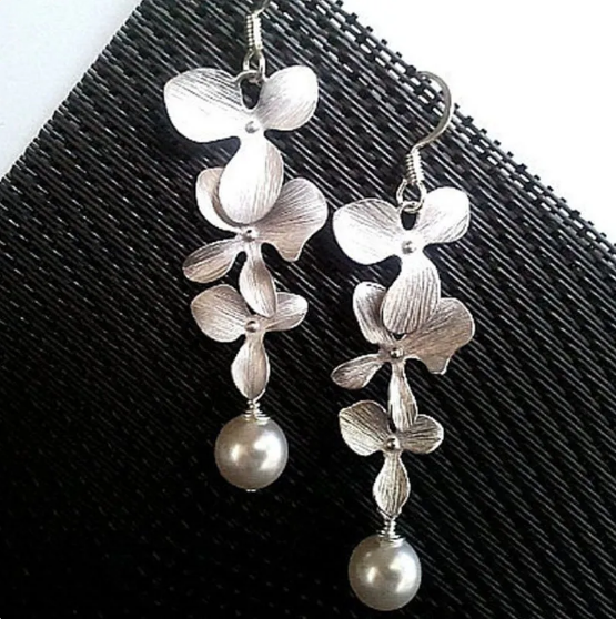 Silver Petals Necklace & Earrings