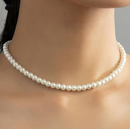 Noelle | french-style ball necklace