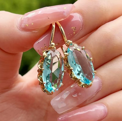 Aurelia | Oval Claw-Set Dangle Earrings