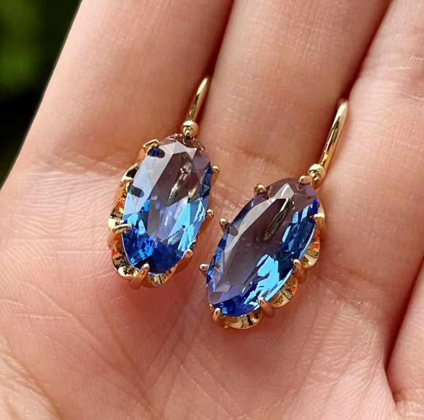 Aurelia | Oval Claw-Set Dangle Earrings