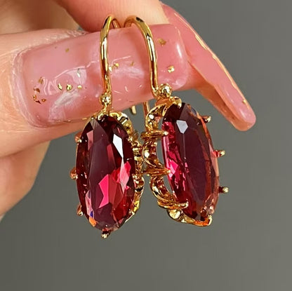 Aurelia | Oval Claw-Set Dangle Earrings