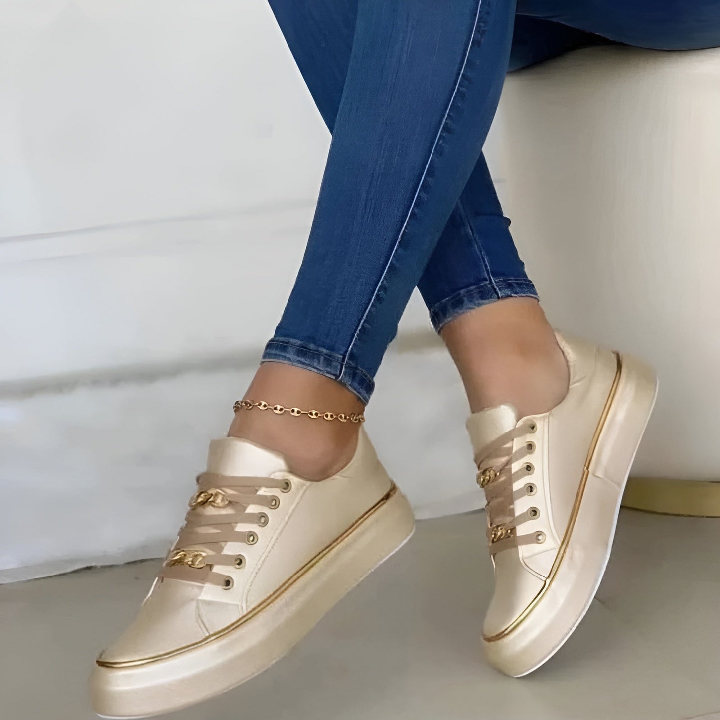 Aveline | Comfortable Chain Accent Sneakers