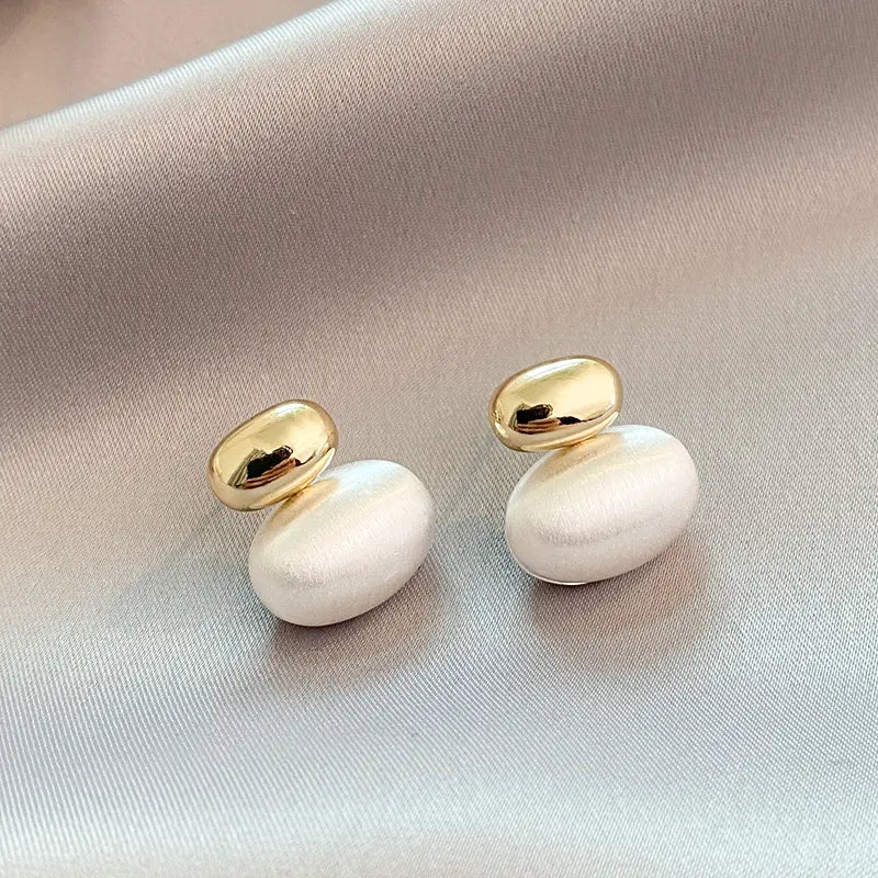 Oval Pearl Earrings in Golden