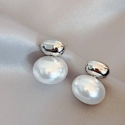 Oval Pearl Earrings in Golden