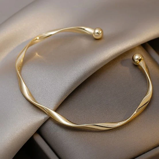 Luxe Gold Open  Bracelet