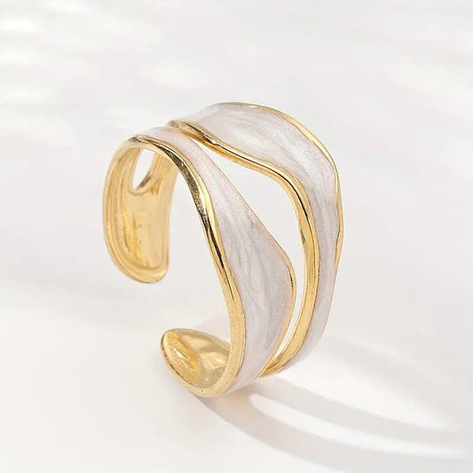 Vintage White Golden Ring